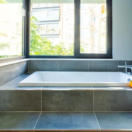 Penthouse With Private Terrace & Hot Tub