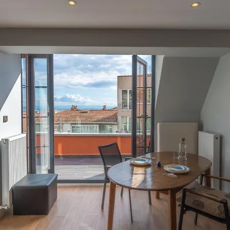 Penthouse With Private Terrace & Hot Tub Daire İstanbul
